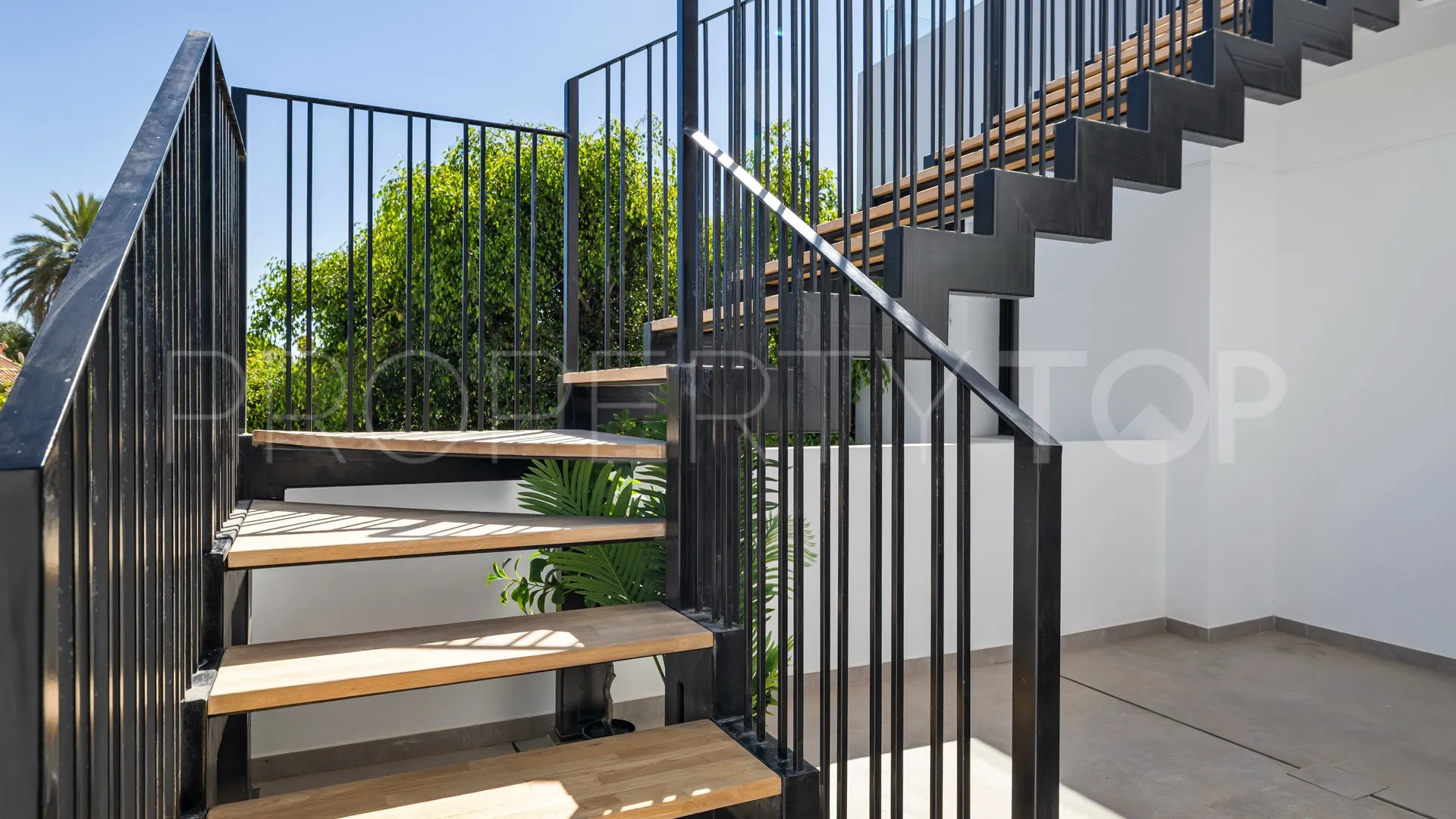 Villa en venta con 5 dormitorios en Marbesa