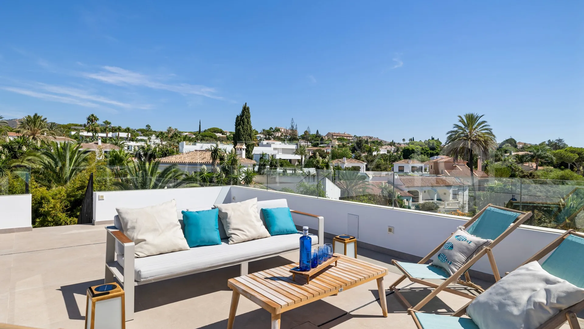 Villa en venta con 5 dormitorios en Marbesa