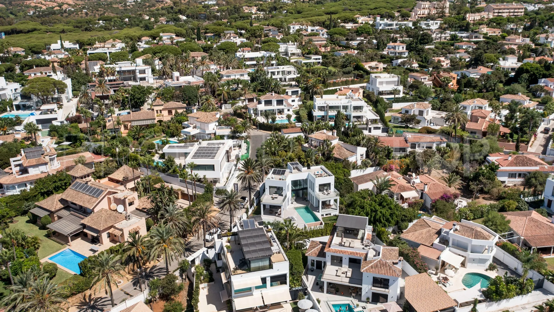 Villa en venta con 5 dormitorios en Marbesa