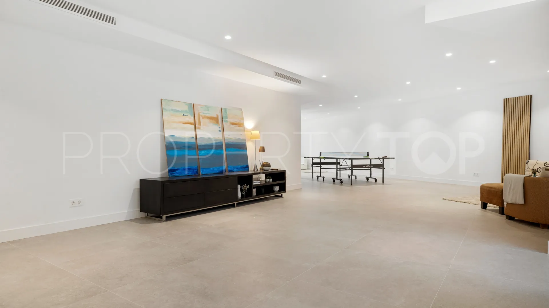Villa en venta con 5 dormitorios en Marbesa