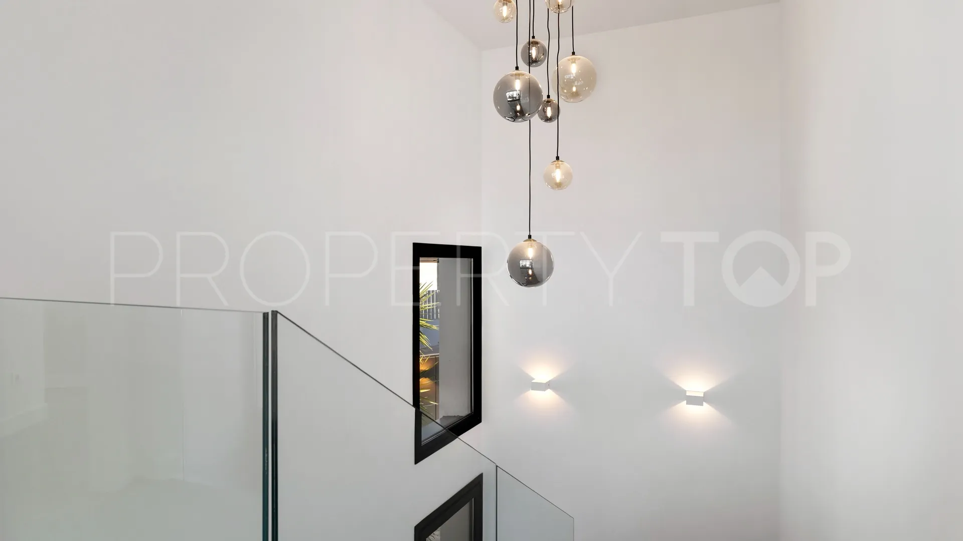 Villa en venta con 5 dormitorios en Marbesa