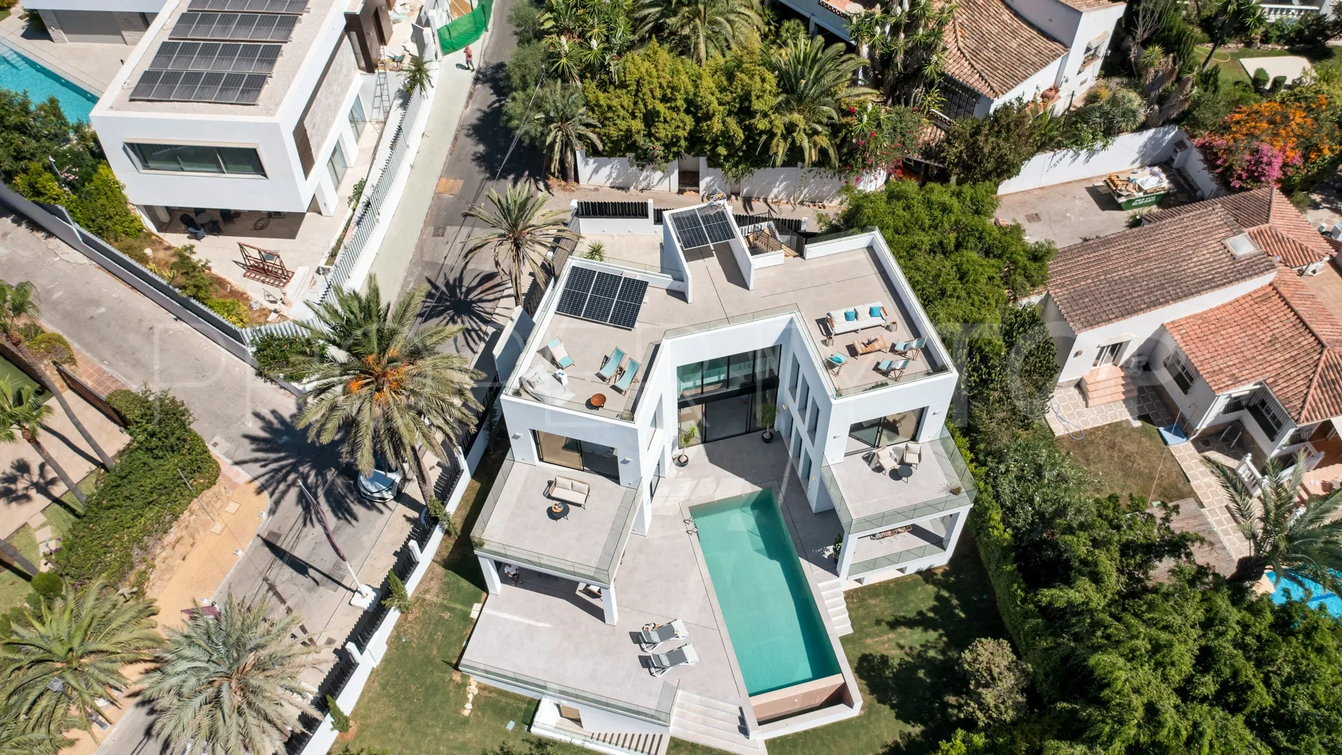 Villa en venta con 5 dormitorios en Marbesa