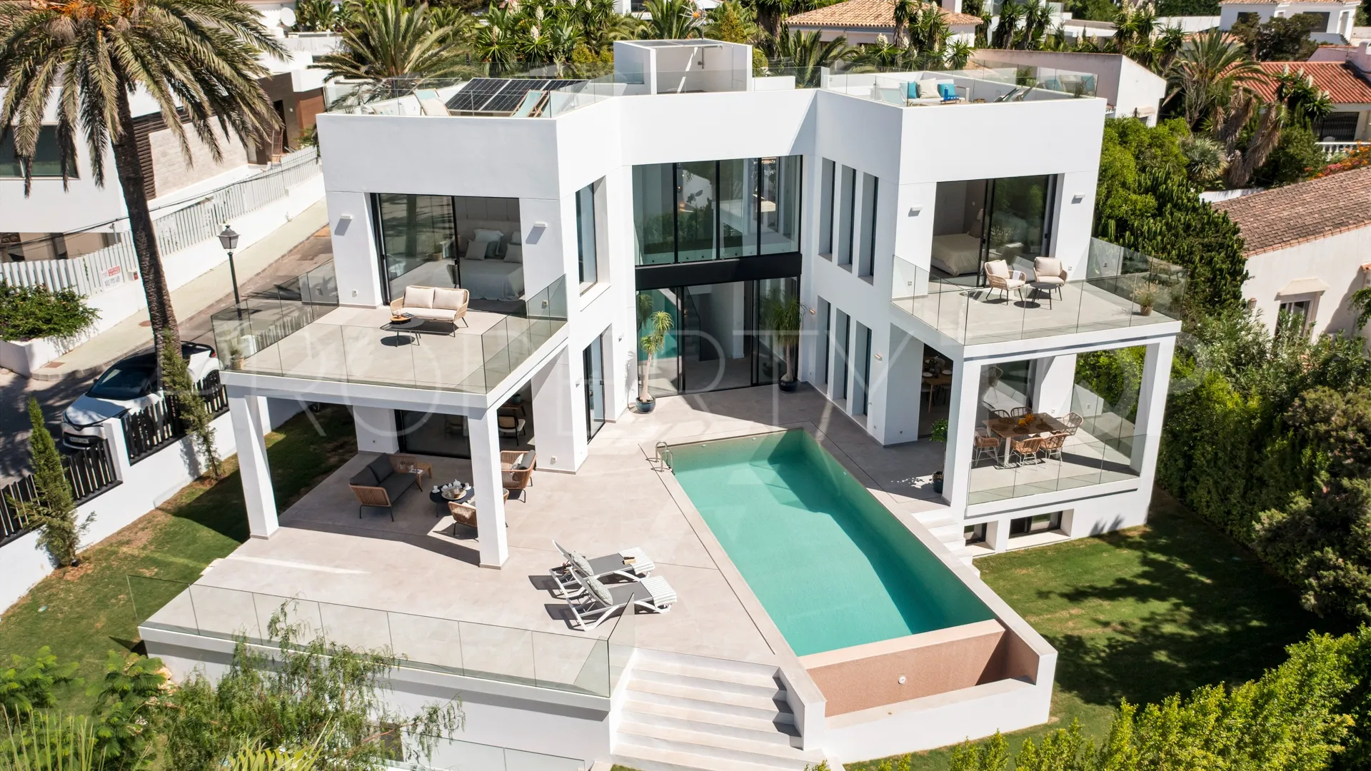 Villa en venta con 5 dormitorios en Marbesa