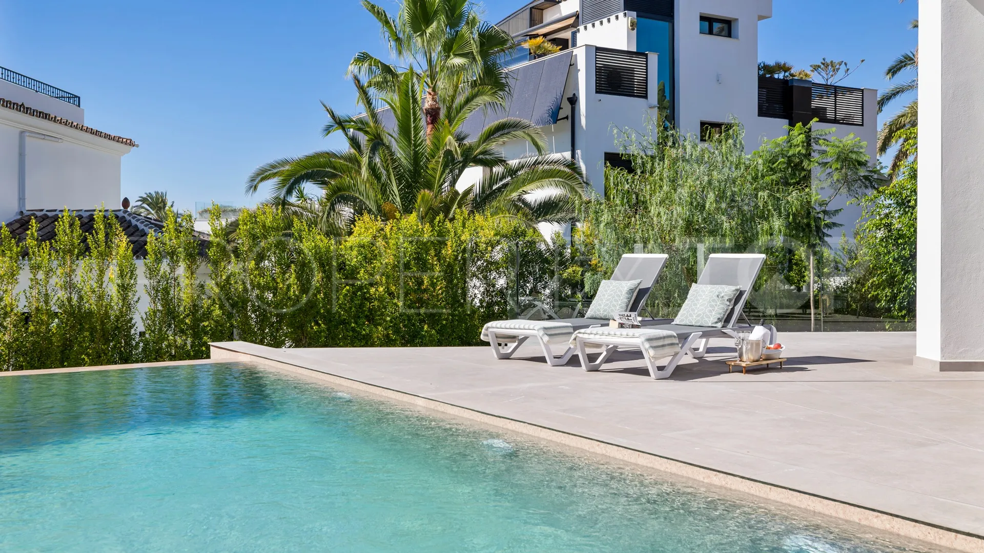 Villa en venta con 5 dormitorios en Marbesa