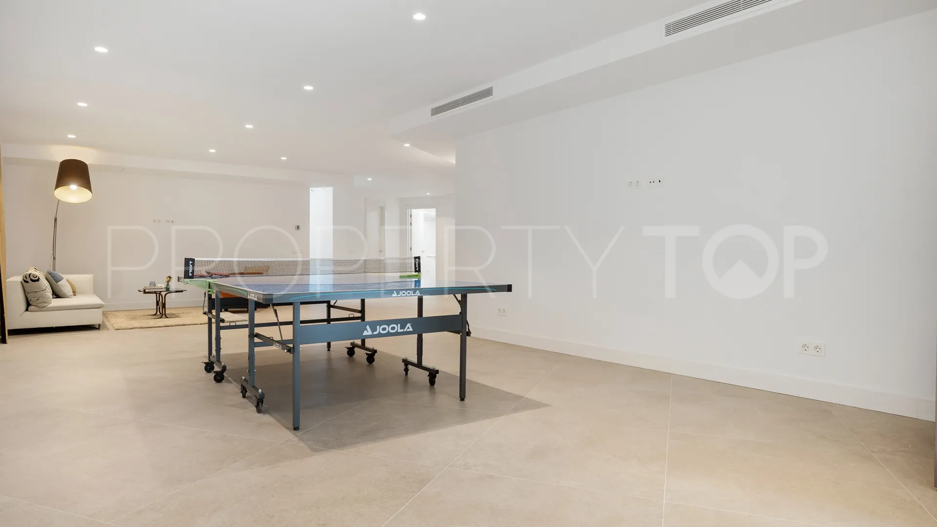 Villa en venta con 5 dormitorios en Marbesa