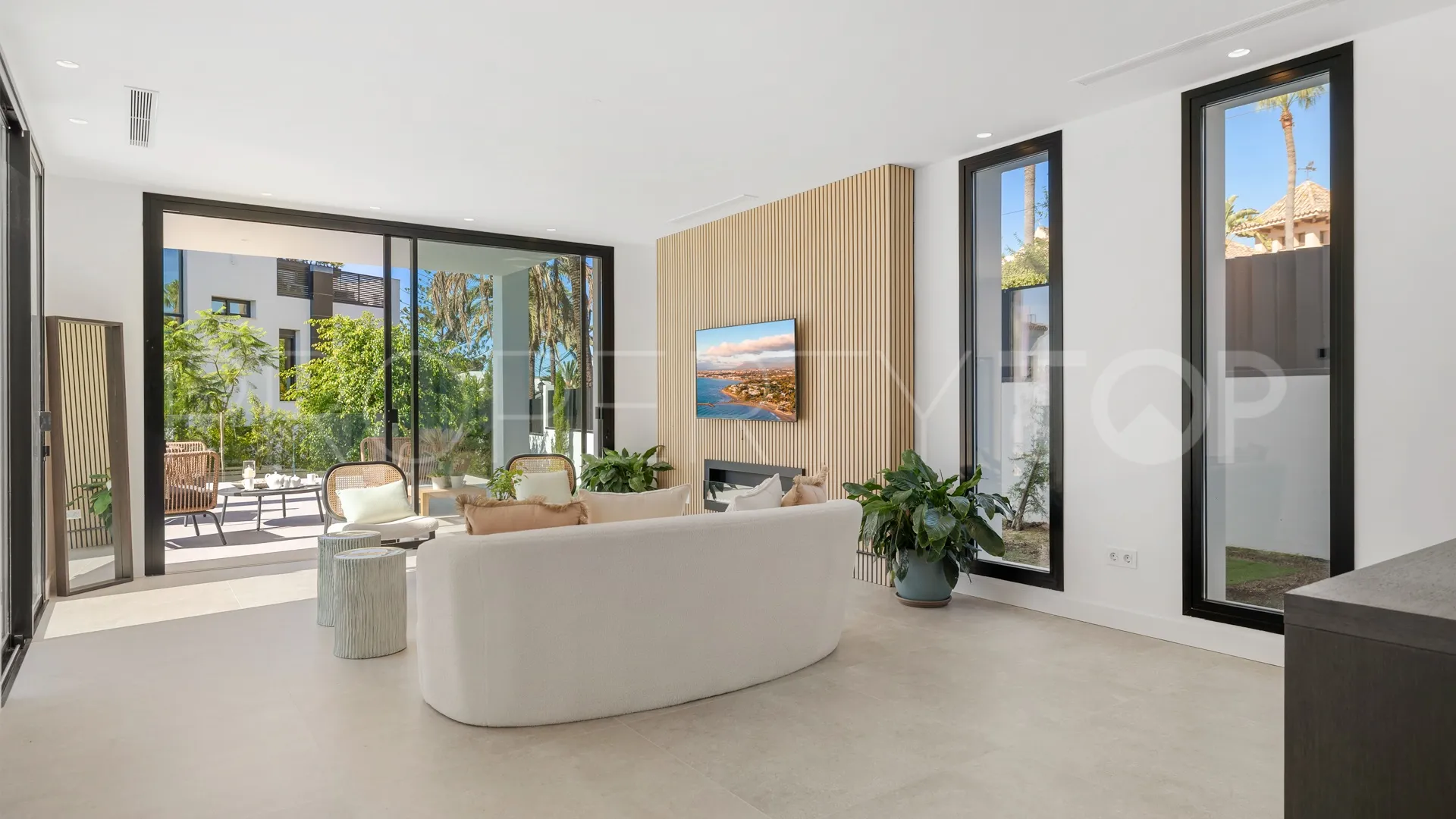 Villa en venta con 5 dormitorios en Marbesa