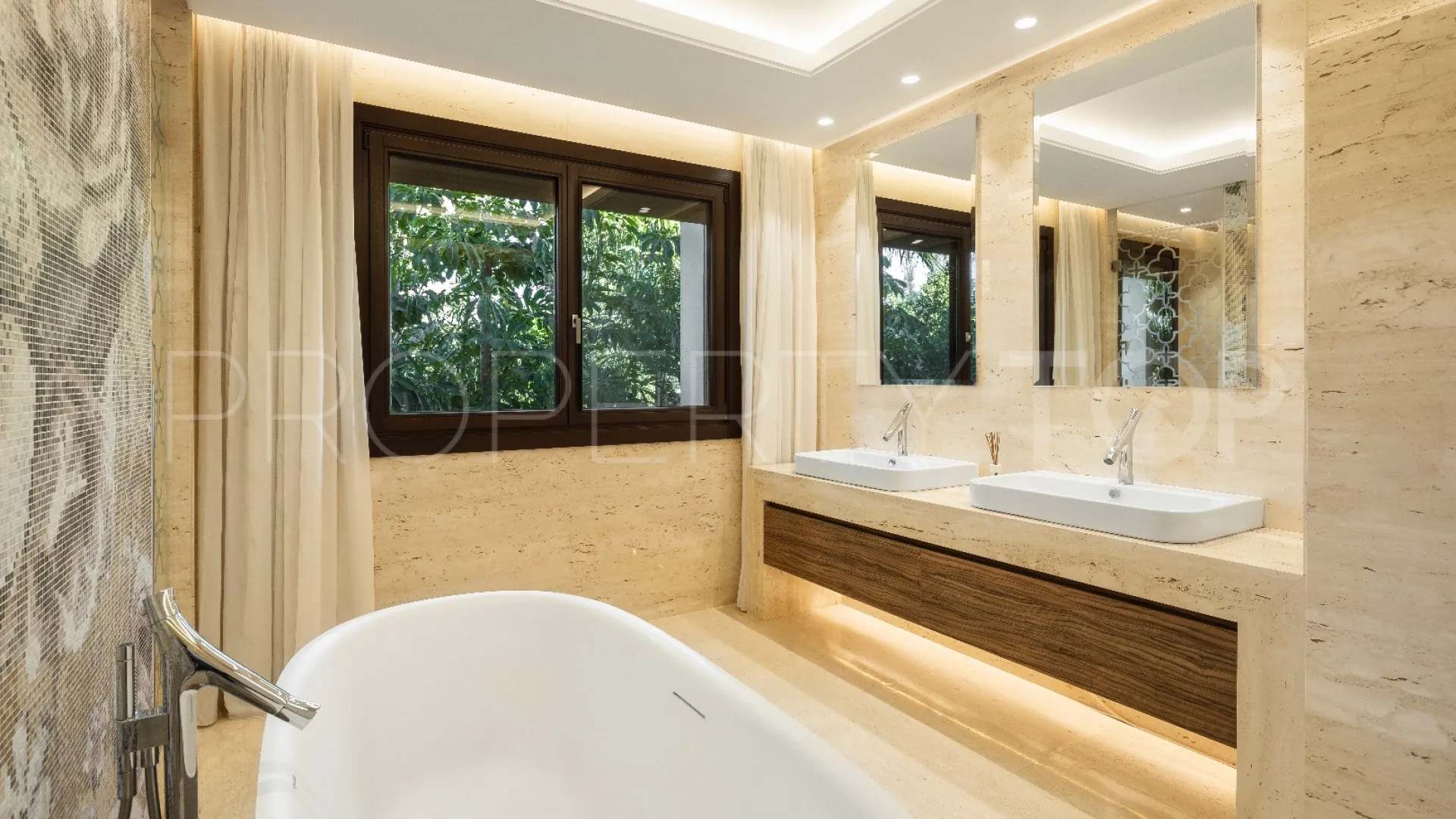 Nueva Andalucia, villa de 5 dormitorios en venta
