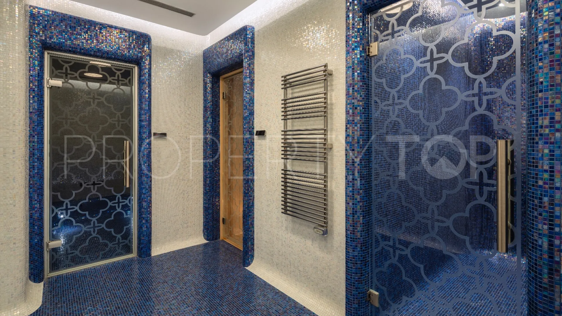Nueva Andalucia, villa de 5 dormitorios en venta