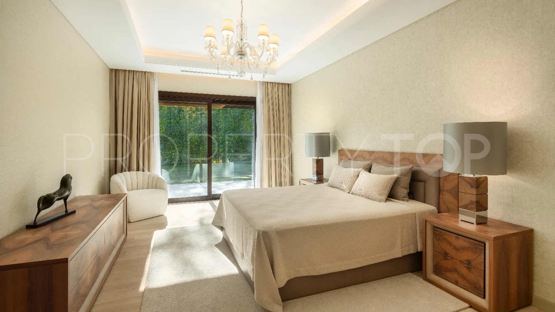 Nueva Andalucia, villa de 5 dormitorios en venta