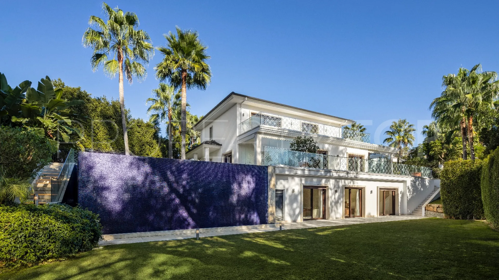 Nueva Andalucia, villa de 5 dormitorios en venta
