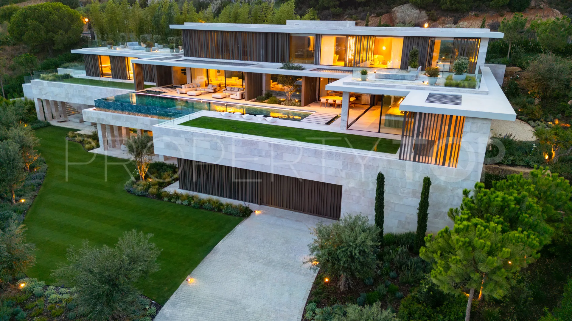 For sale Zona M villa with 5 bedrooms
