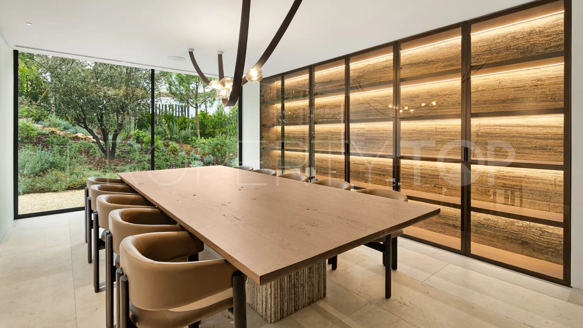 For sale Zona M villa with 5 bedrooms