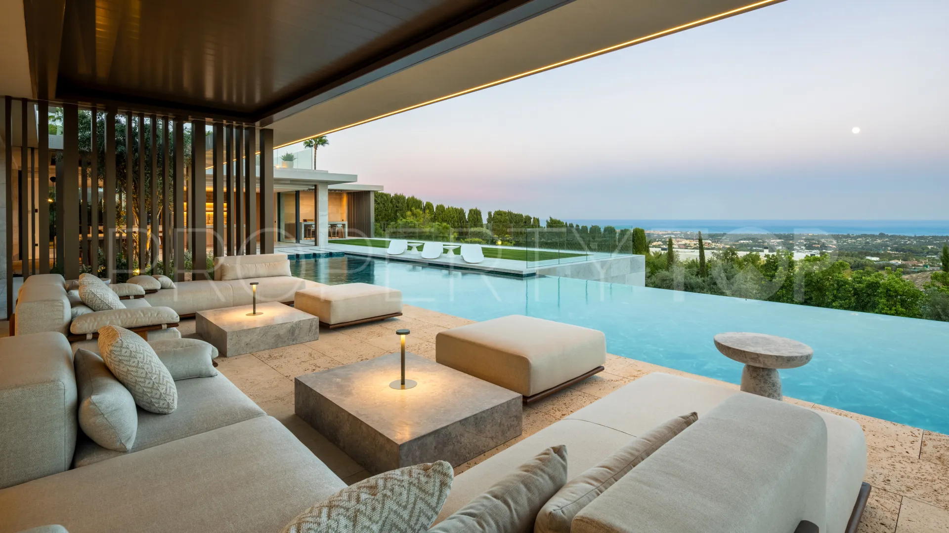 For sale Zona M villa with 5 bedrooms