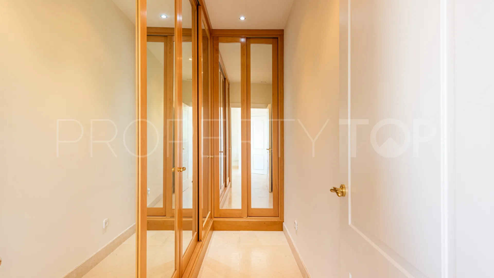 Zona L 5 bedrooms villa for sale