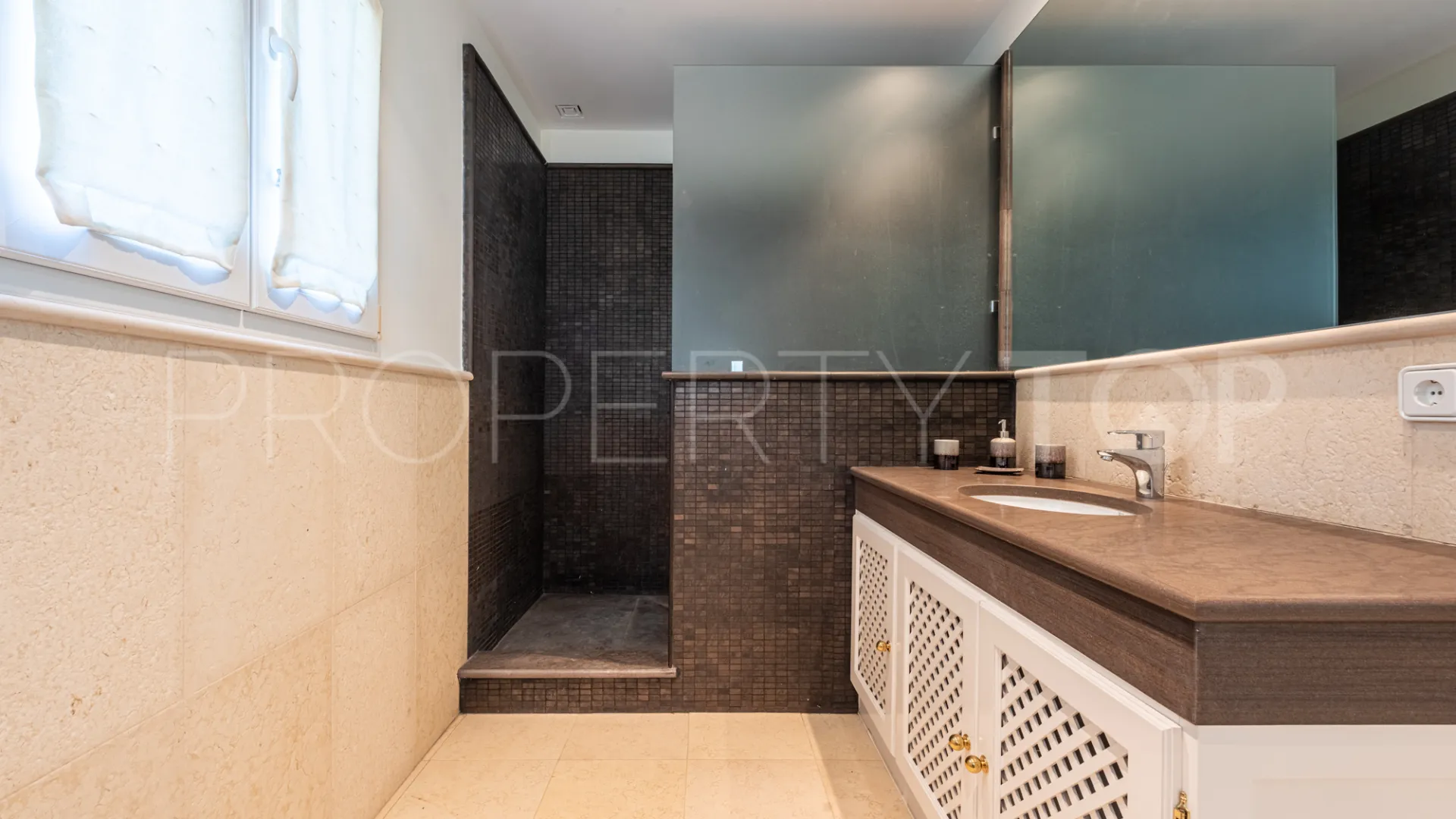 Zona L 5 bedrooms villa for sale