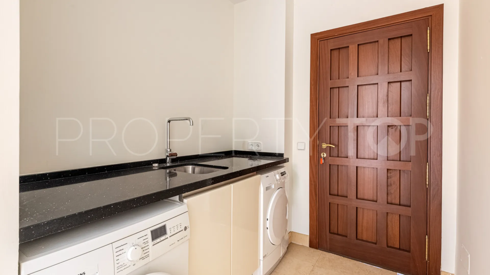 Zona L 5 bedrooms villa for sale