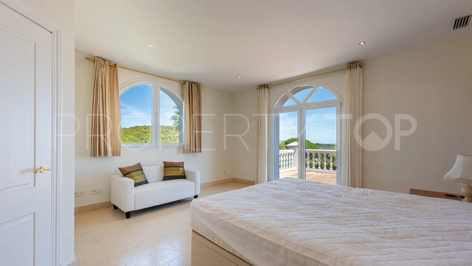 Zona L 5 bedrooms villa for sale