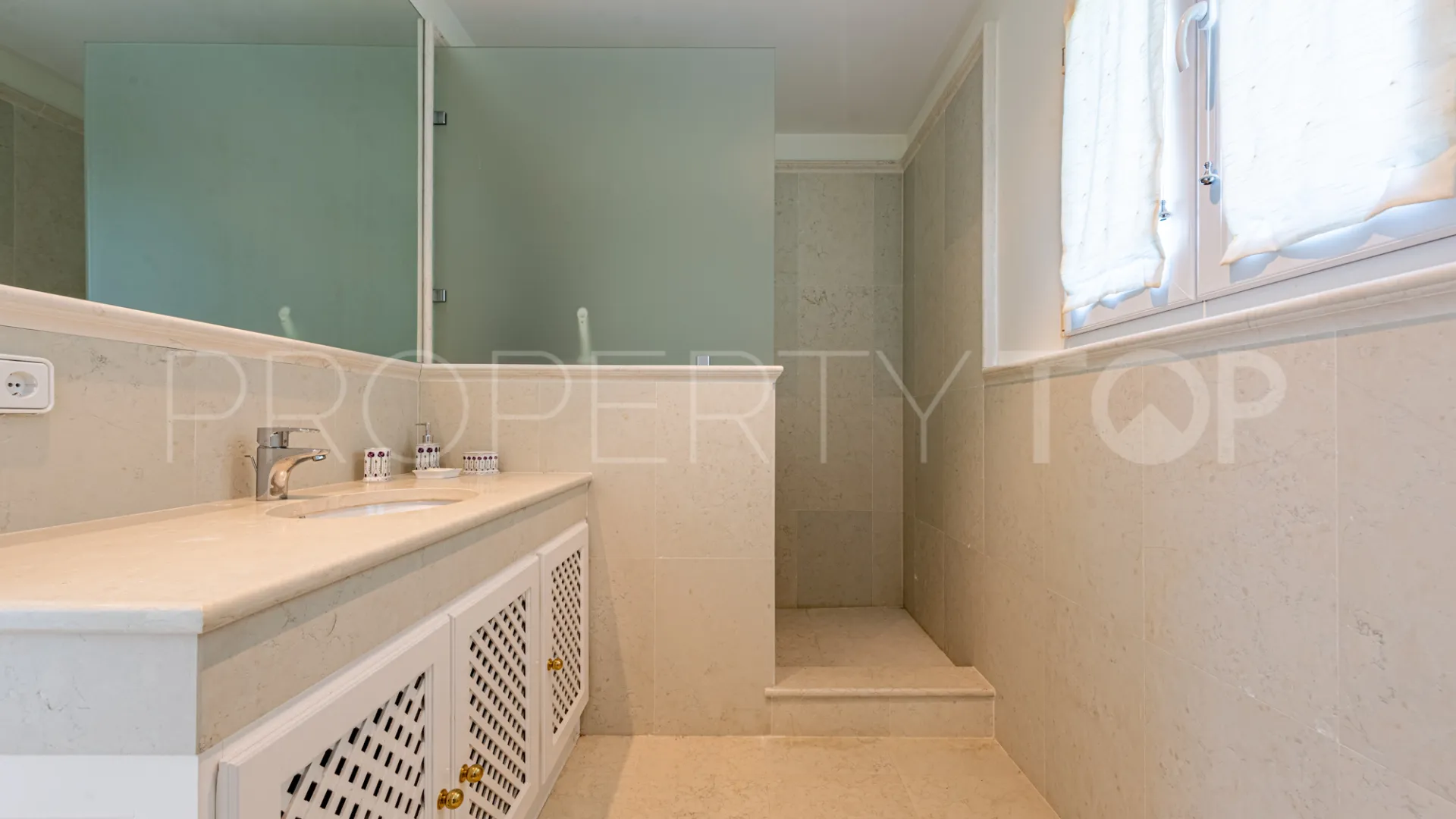 Zona L 5 bedrooms villa for sale