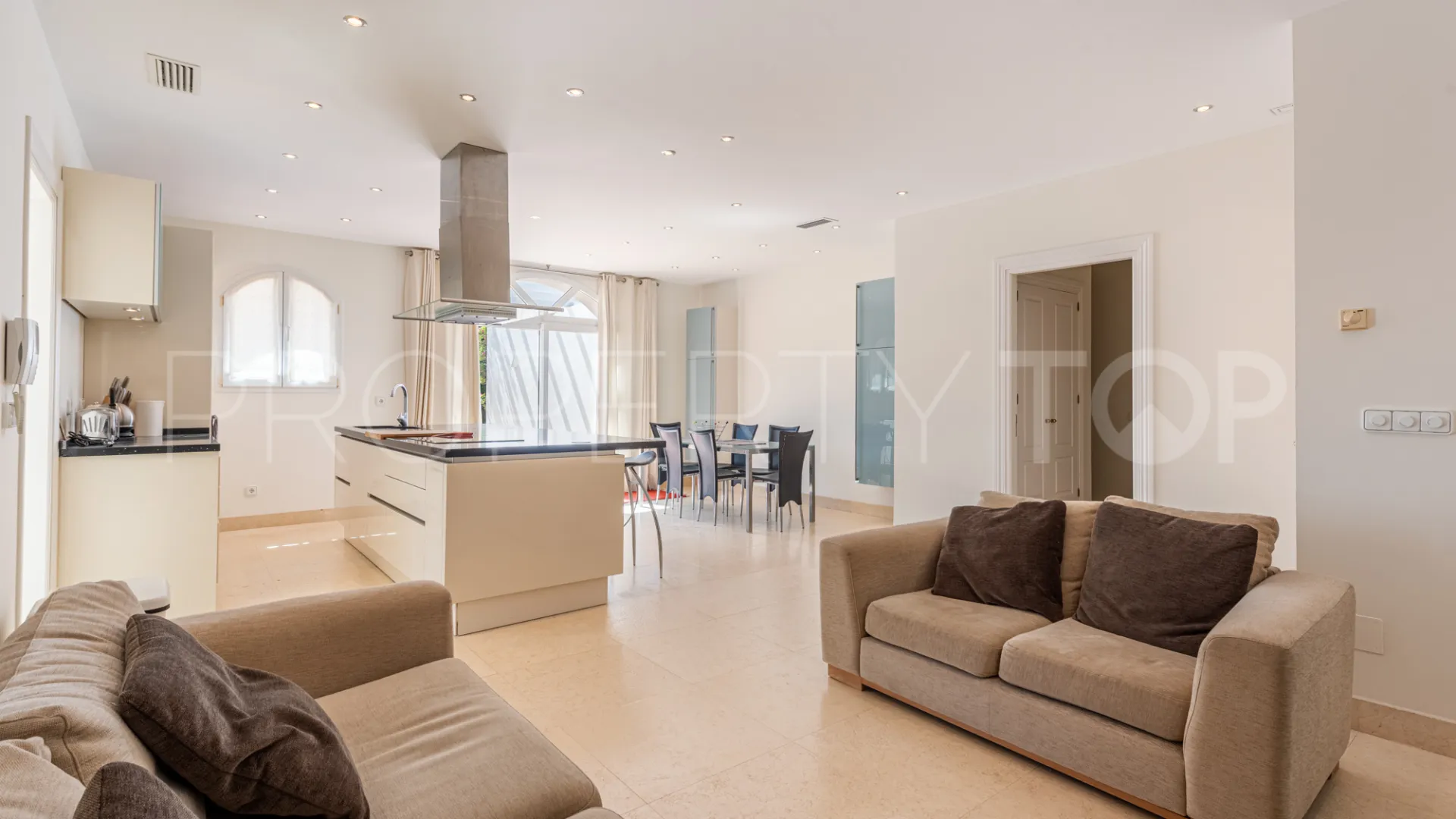 Zona L 5 bedrooms villa for sale