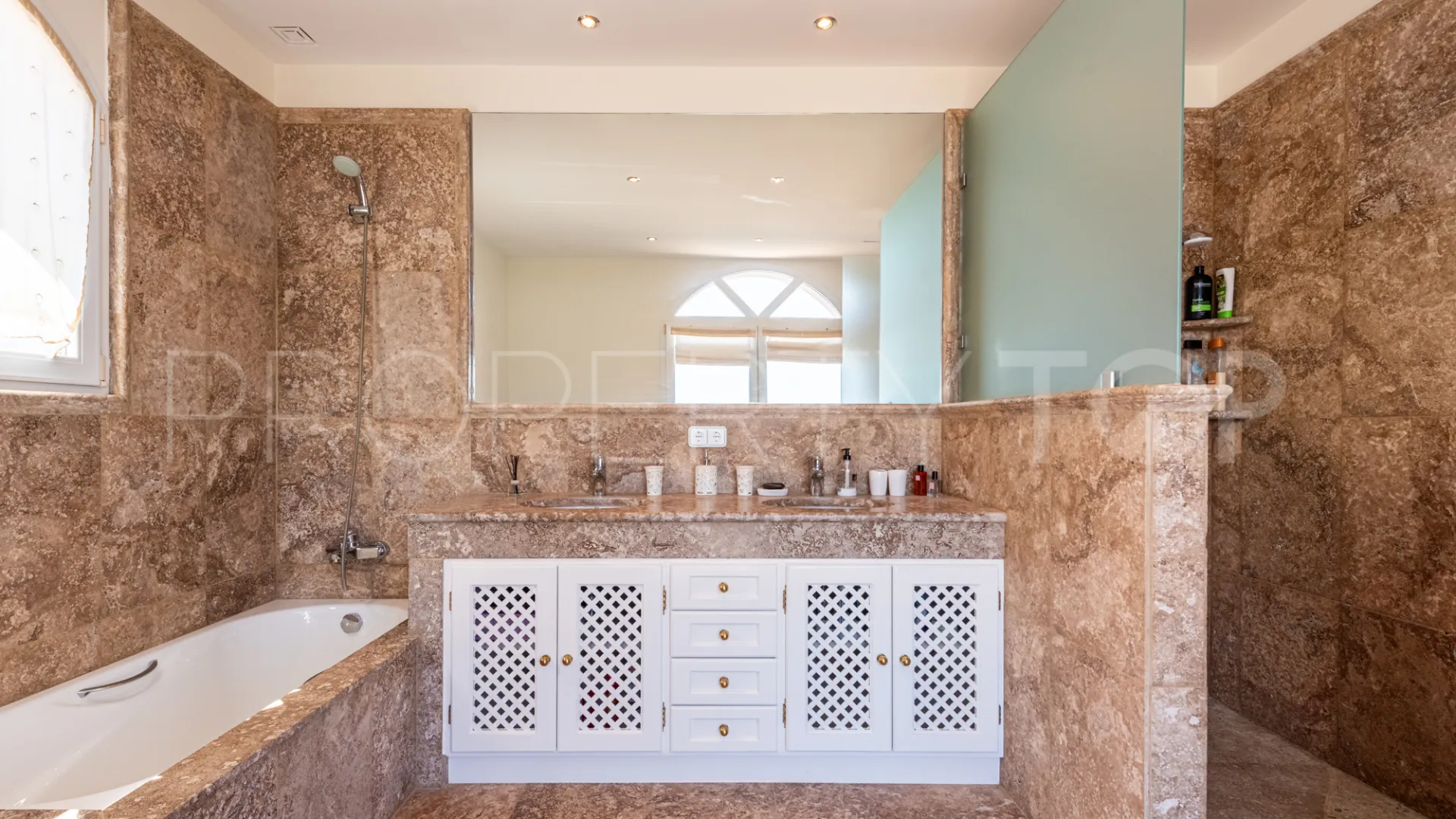 Zona L 5 bedrooms villa for sale