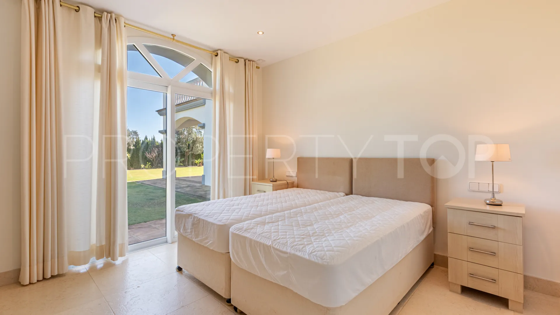Zona L 5 bedrooms villa for sale