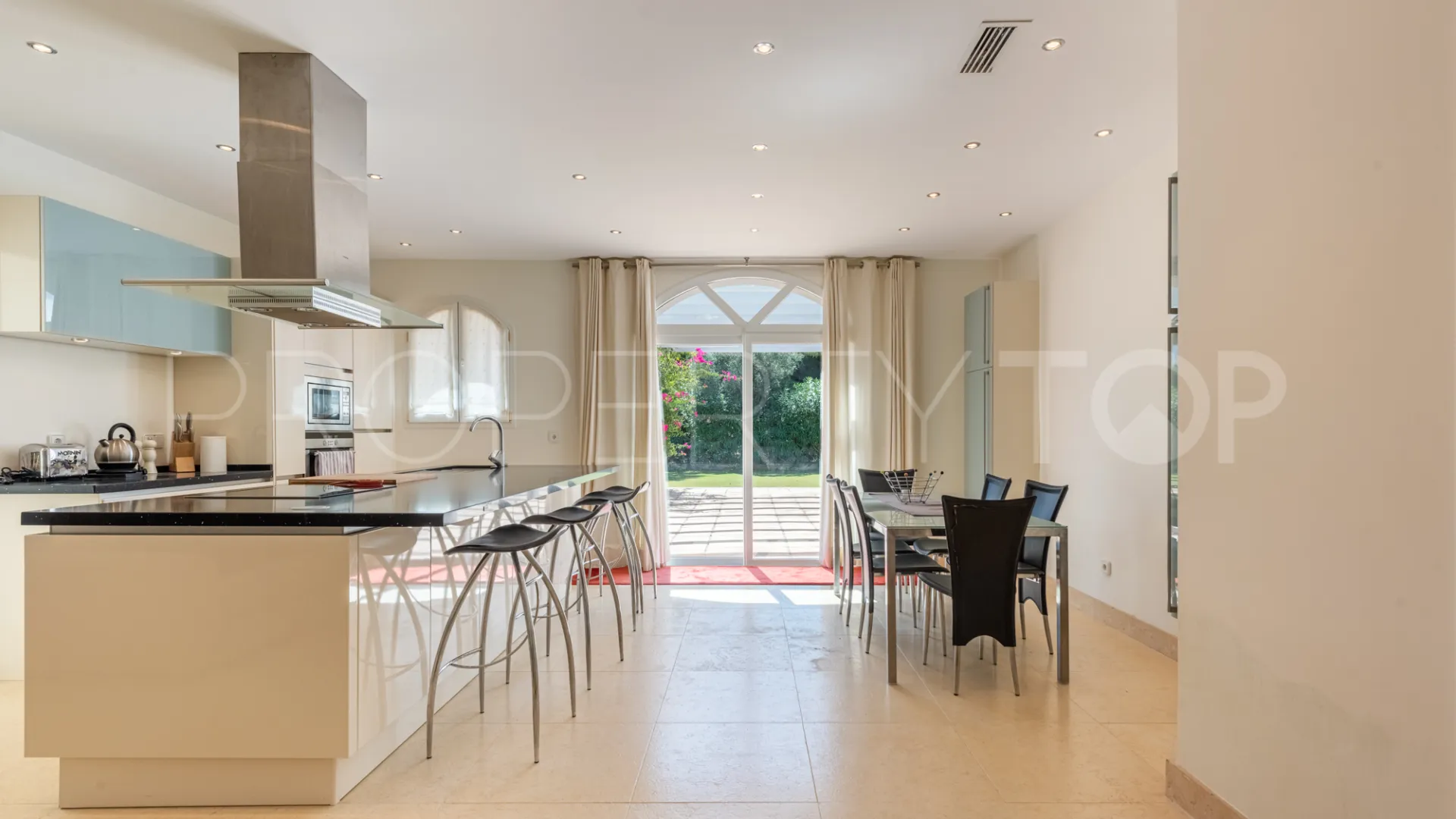 Zona L 5 bedrooms villa for sale