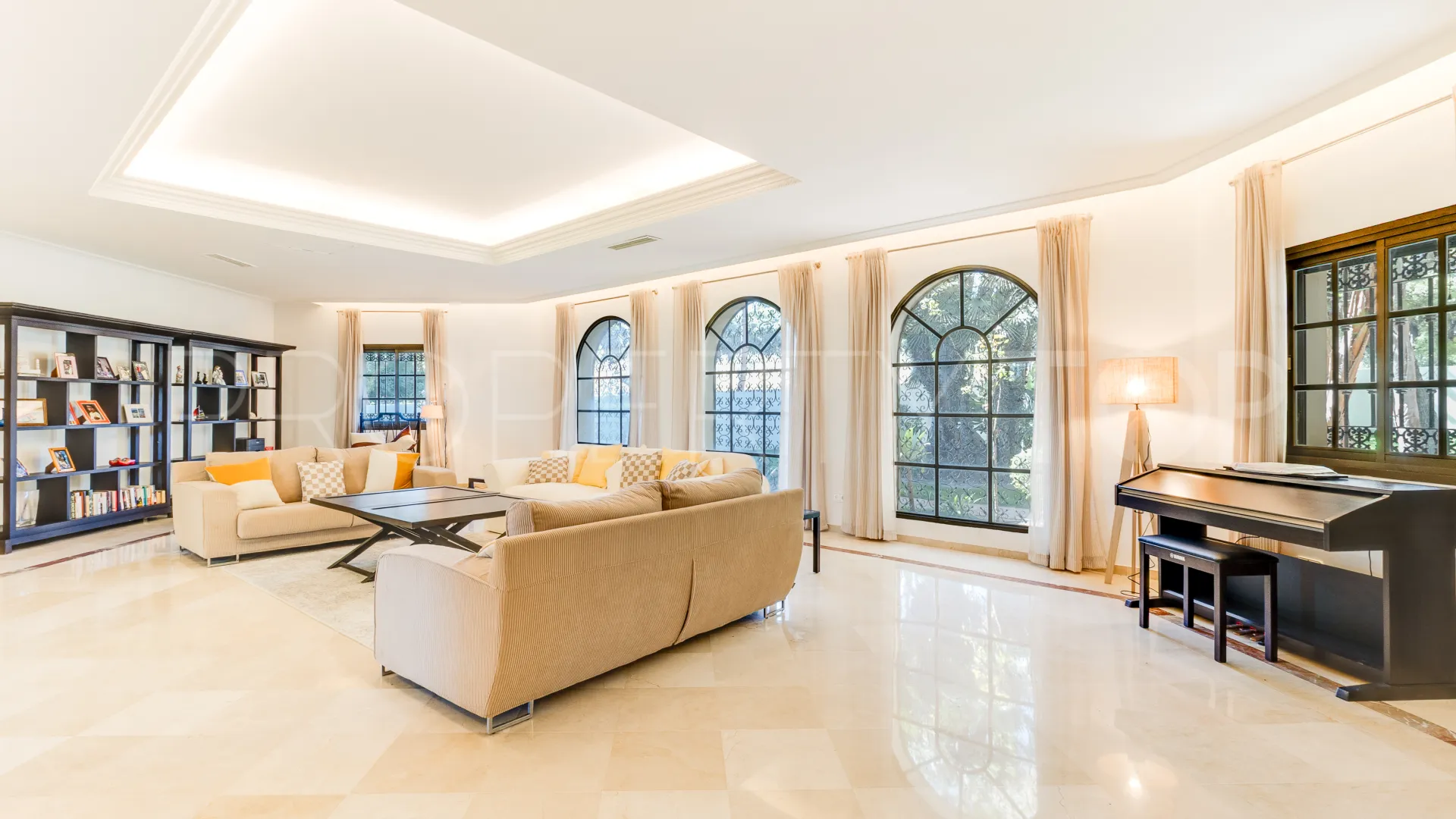 Zona D, villa de 5 dormitorios en venta