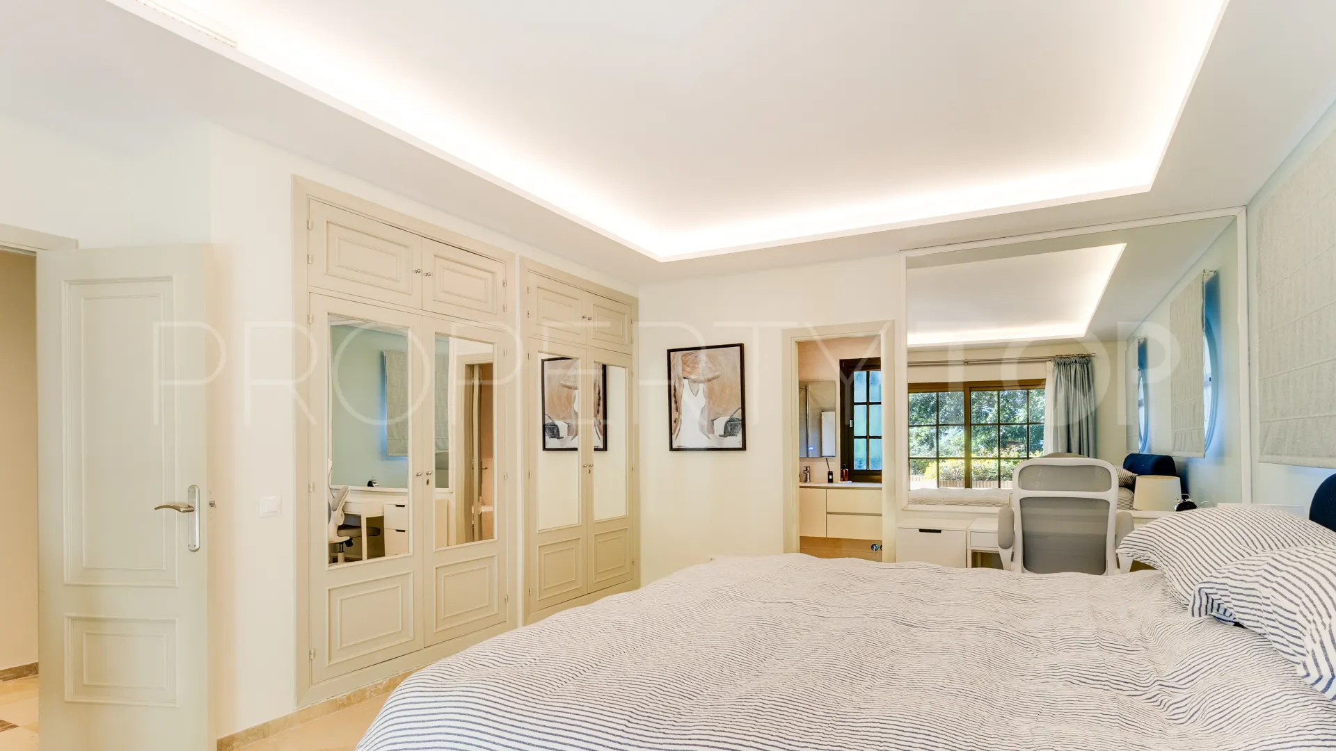 Zona D, villa de 5 dormitorios en venta