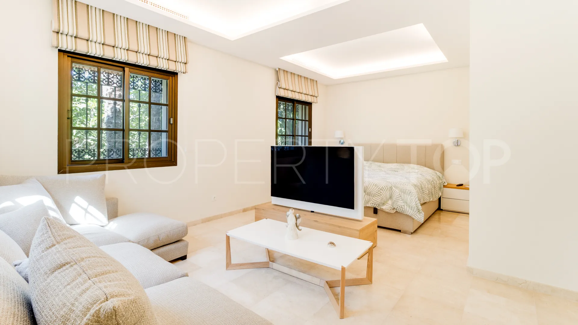 Zona D, villa de 5 dormitorios en venta