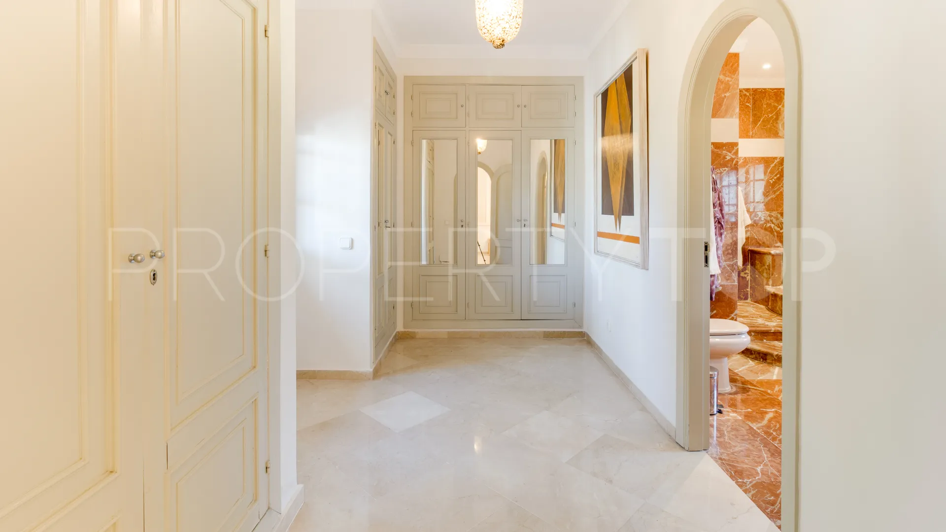 Zona D, villa de 5 dormitorios en venta