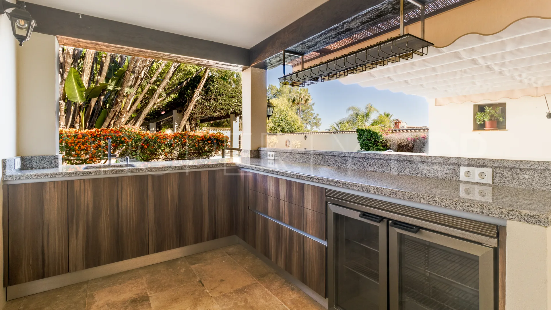 Zona D, villa de 5 dormitorios en venta