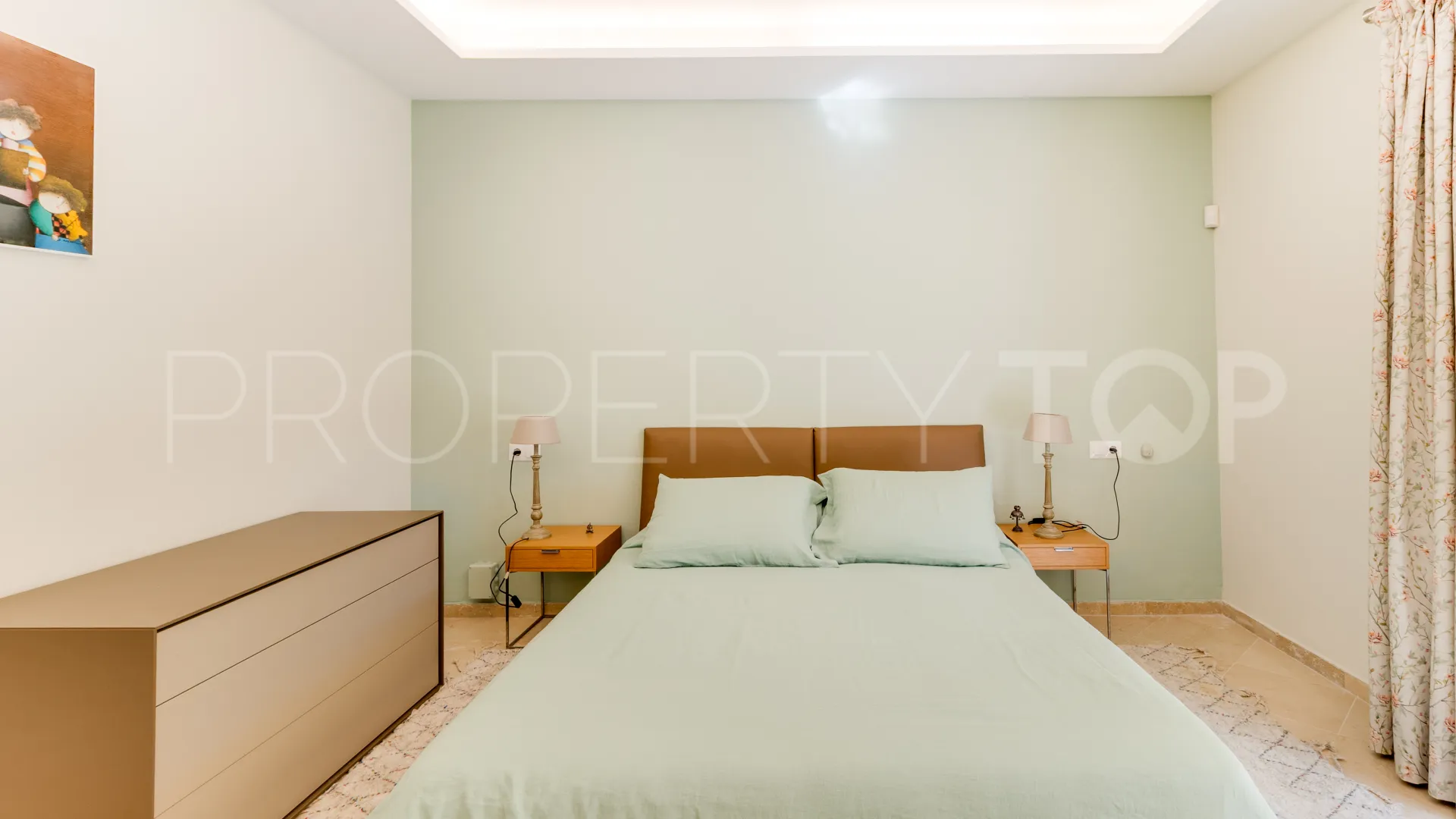 Zona D, villa de 5 dormitorios en venta