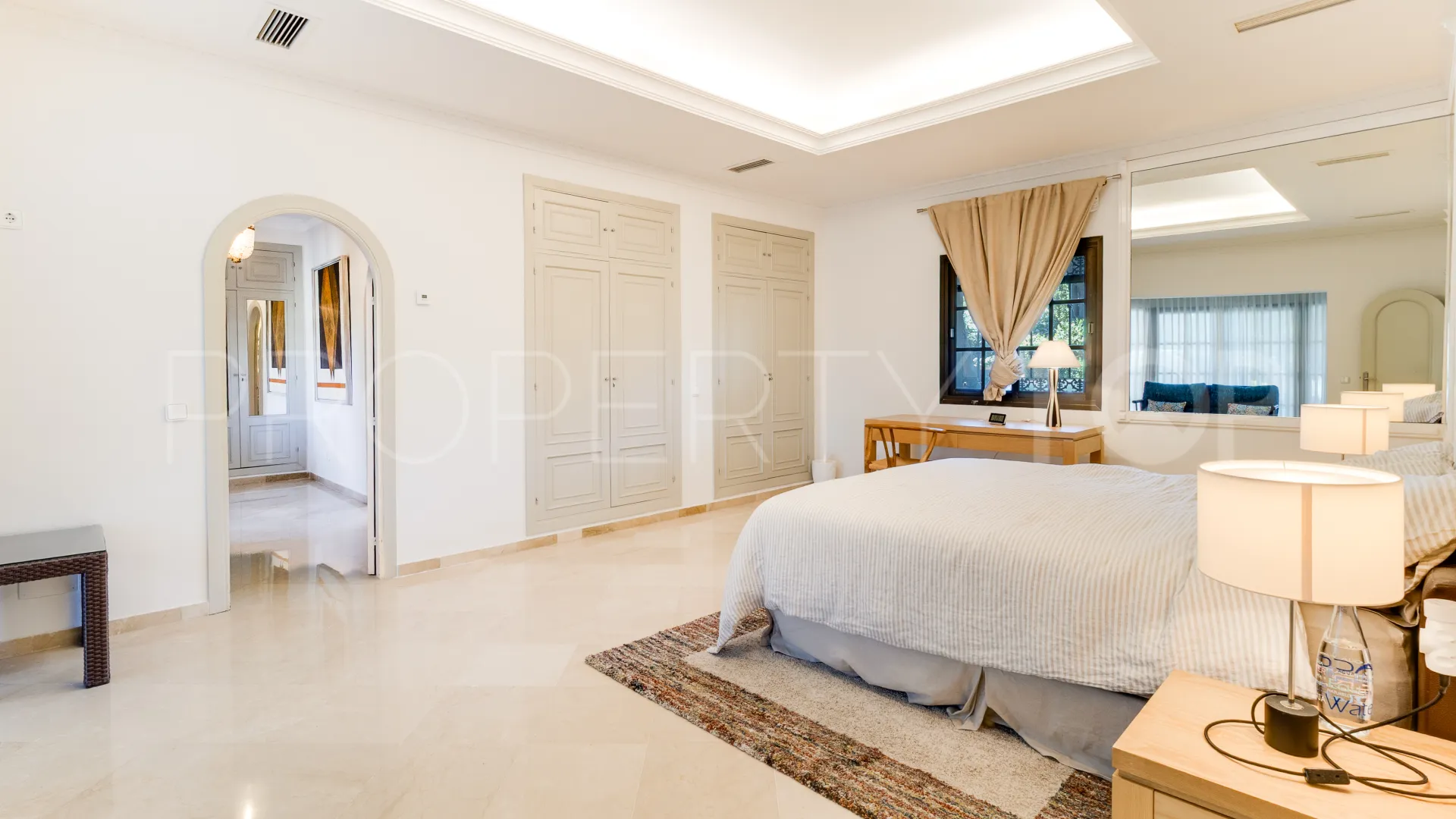 Zona D, villa de 5 dormitorios en venta