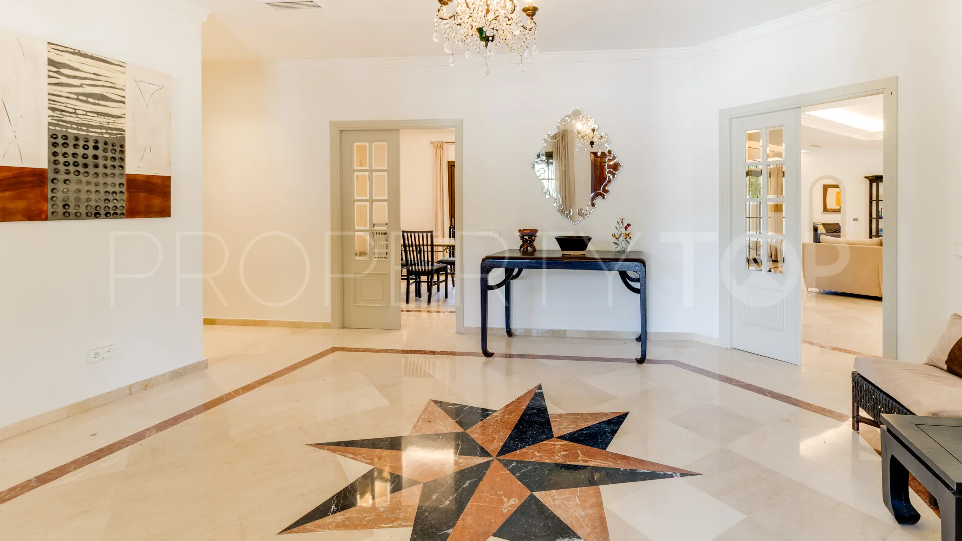 Zona D, villa de 5 dormitorios en venta