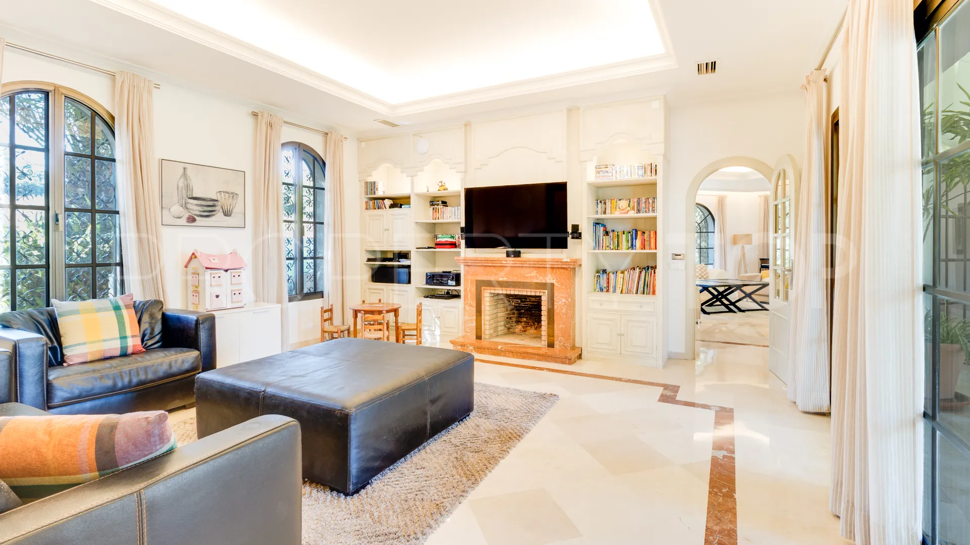 Zona D, villa de 5 dormitorios en venta