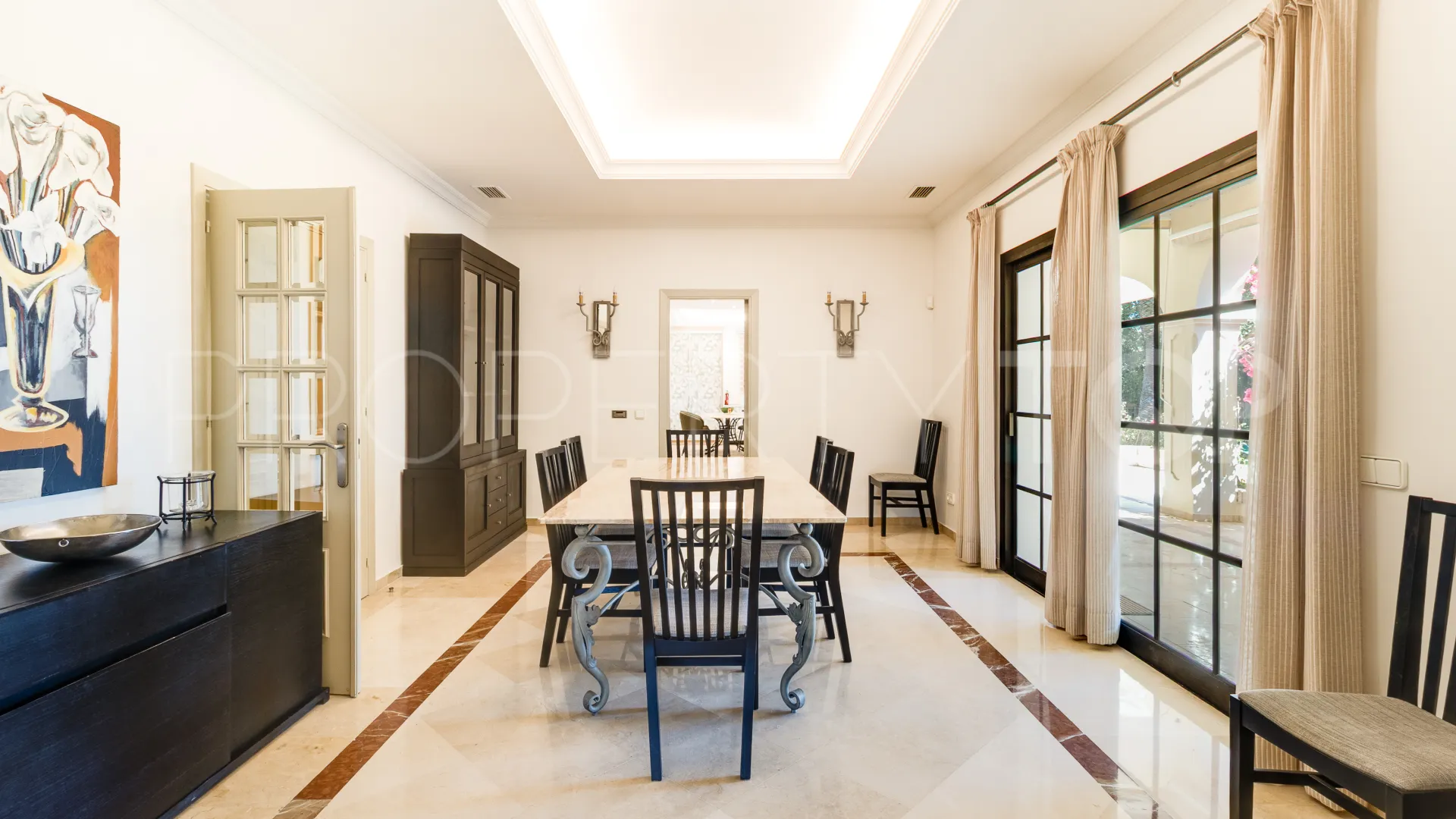 Zona D, villa de 5 dormitorios en venta