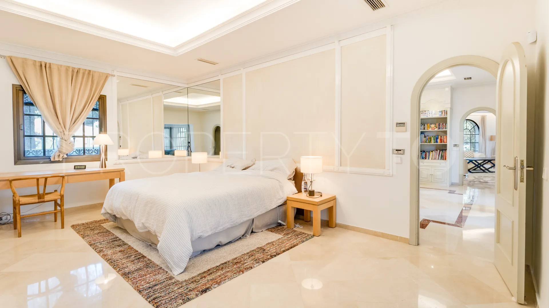 Zona D, villa de 5 dormitorios en venta