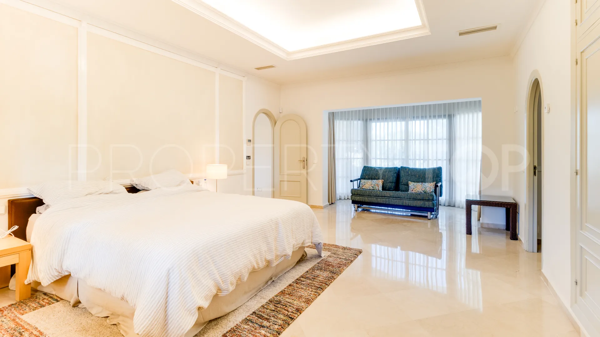 Zona D, villa de 5 dormitorios en venta