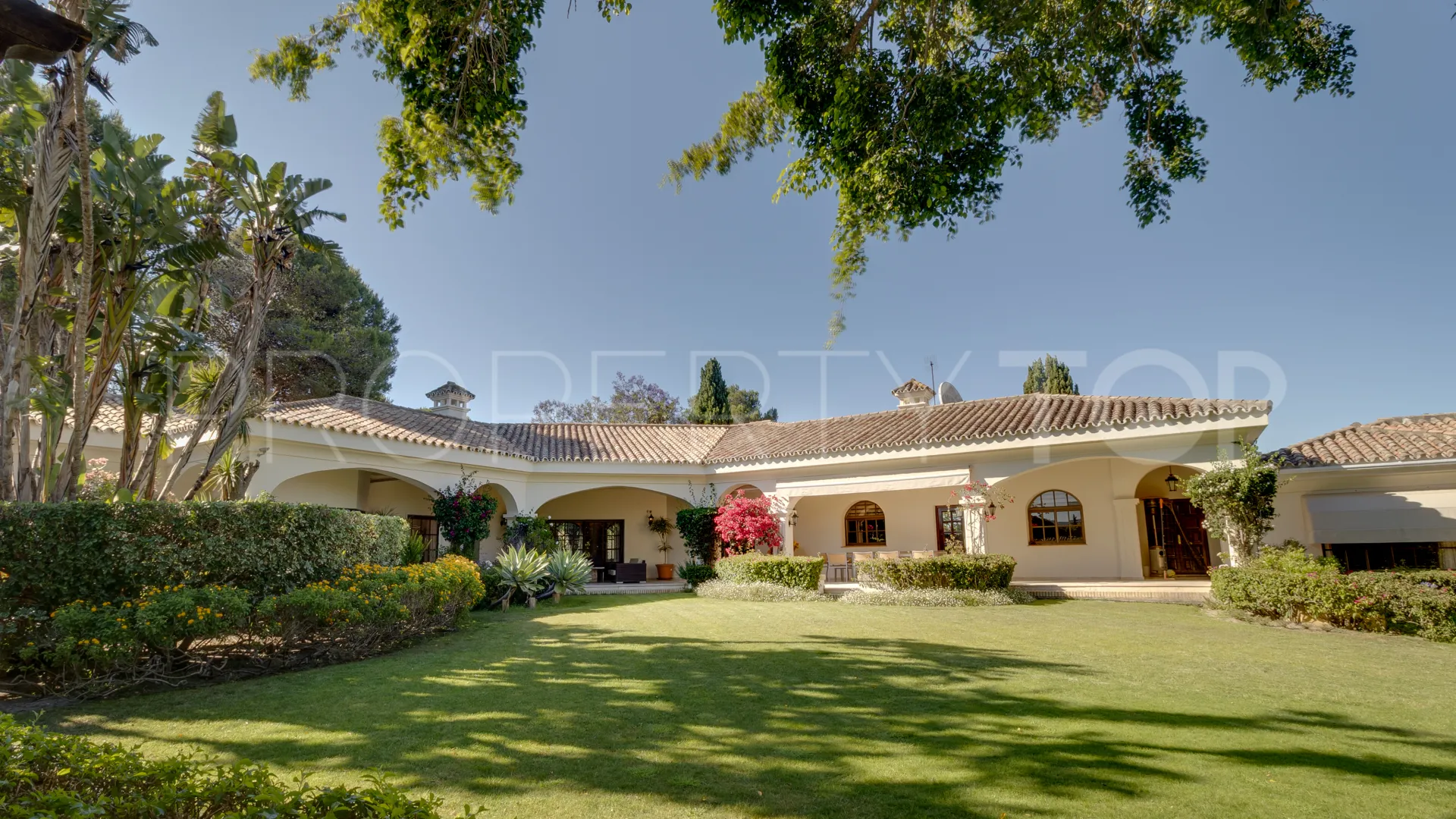 Zona D, villa de 5 dormitorios en venta