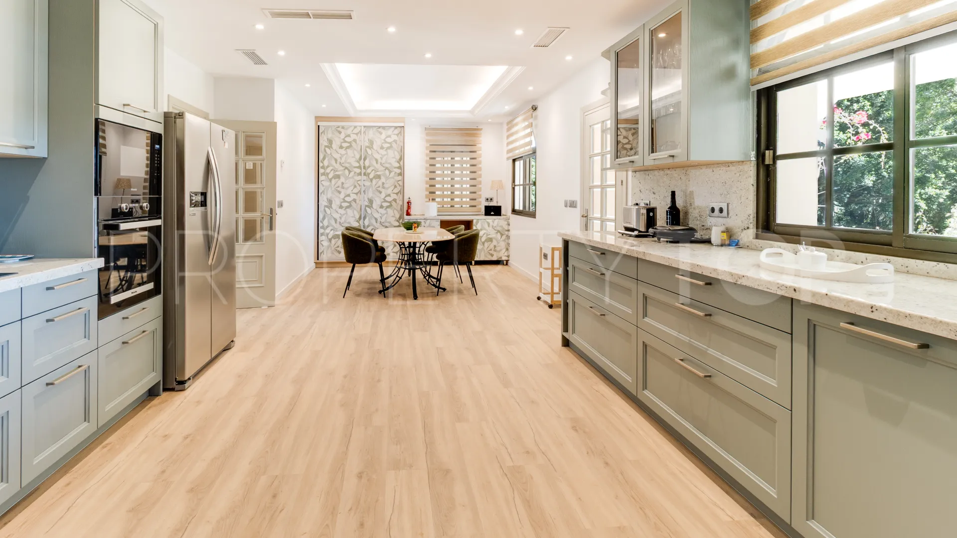 Zona D, villa de 5 dormitorios en venta