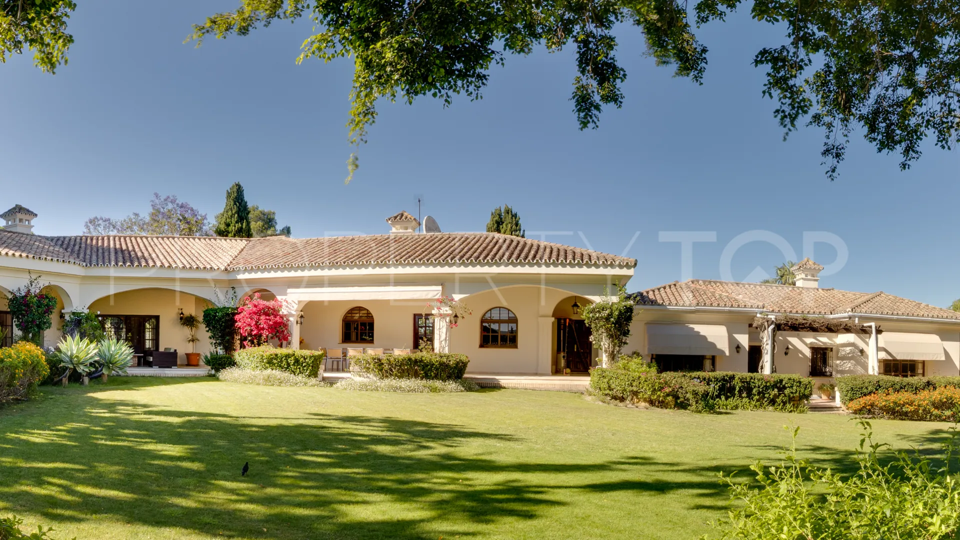 Zona D, villa de 5 dormitorios en venta
