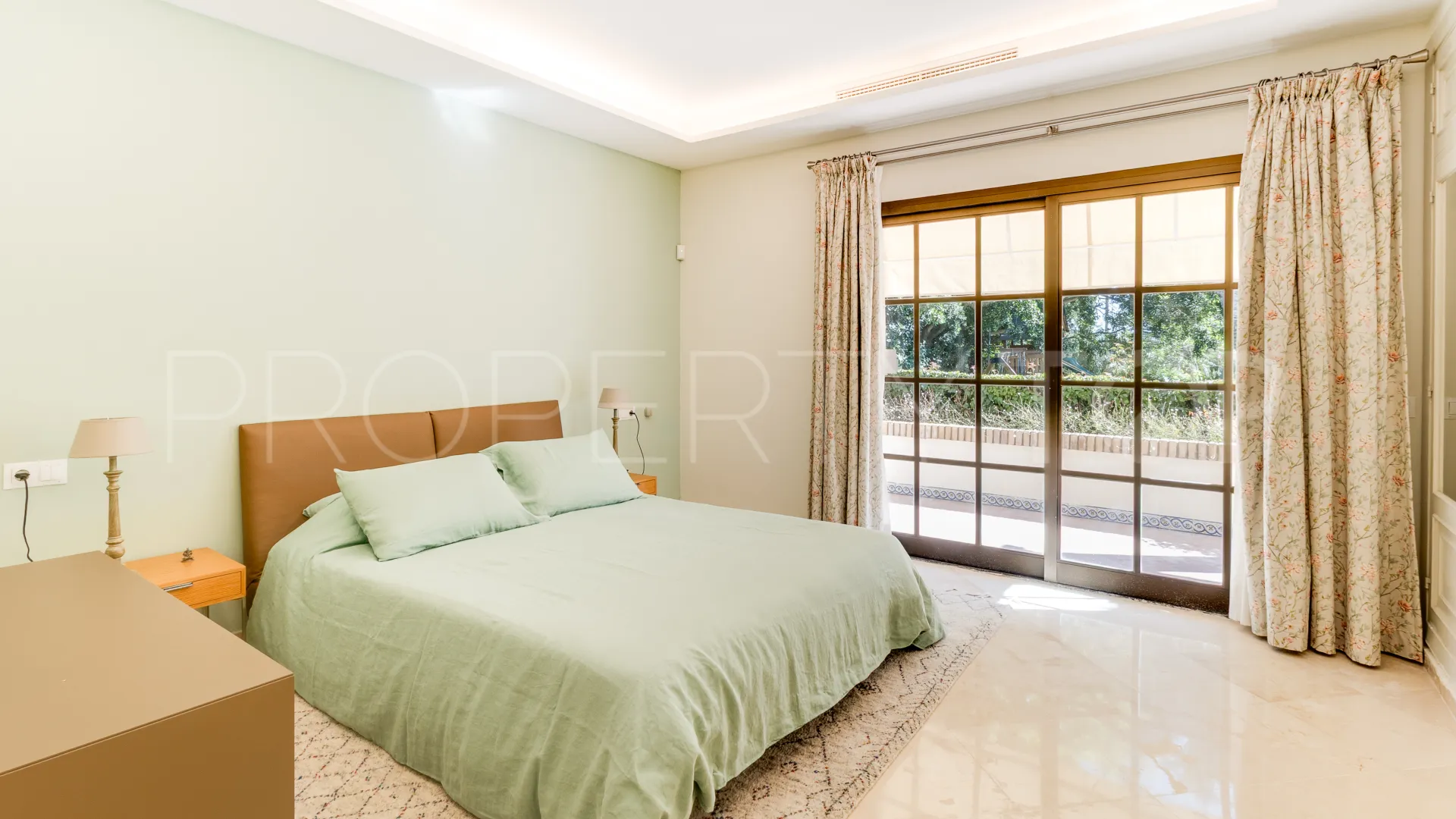 Zona D, villa de 5 dormitorios en venta