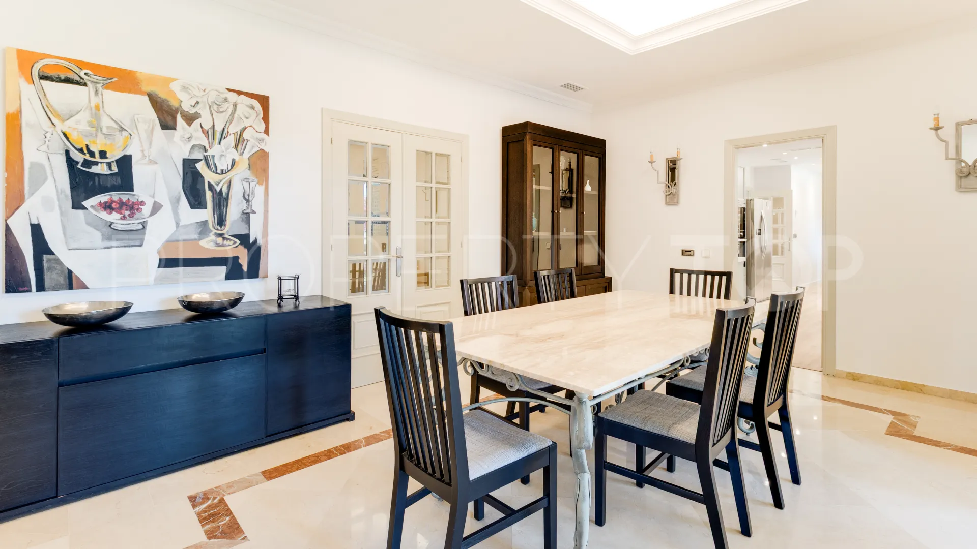 Zona D, villa de 5 dormitorios en venta