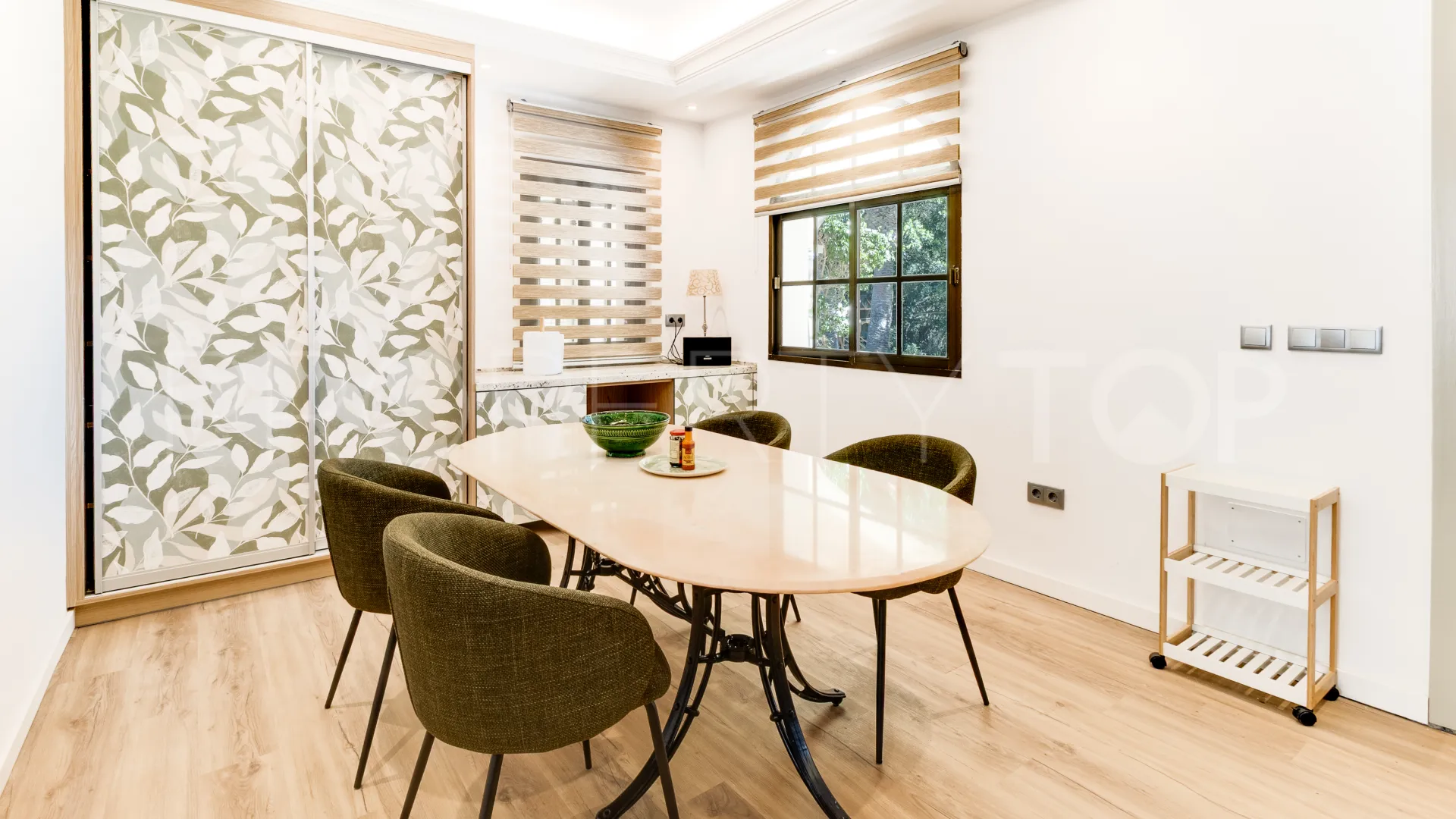 Zona D, villa de 5 dormitorios en venta