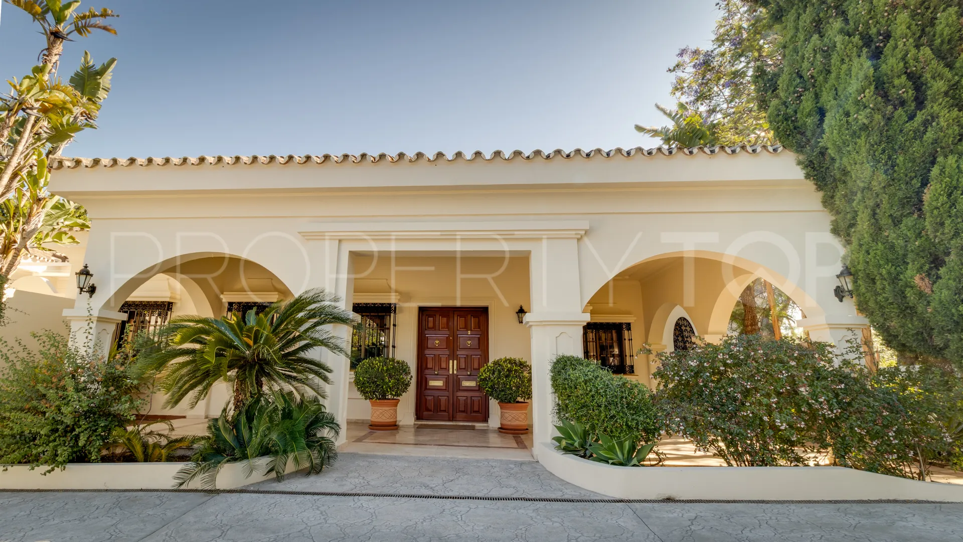 Zona D, villa de 5 dormitorios en venta