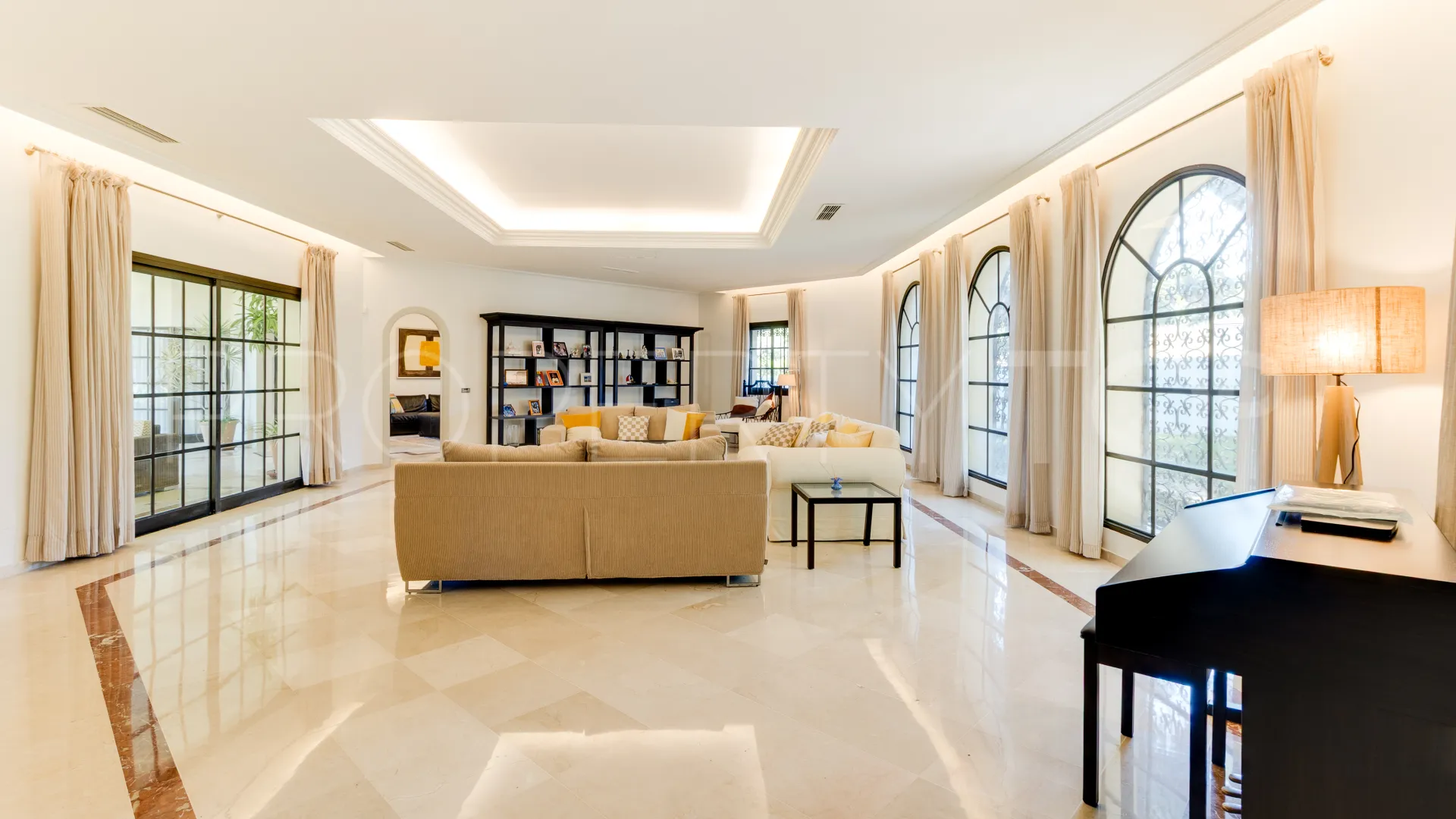 Zona D, villa de 5 dormitorios en venta