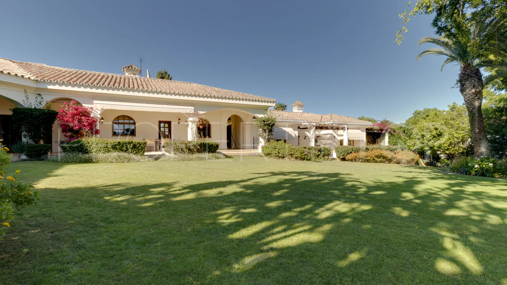 Zona D, villa de 5 dormitorios en venta