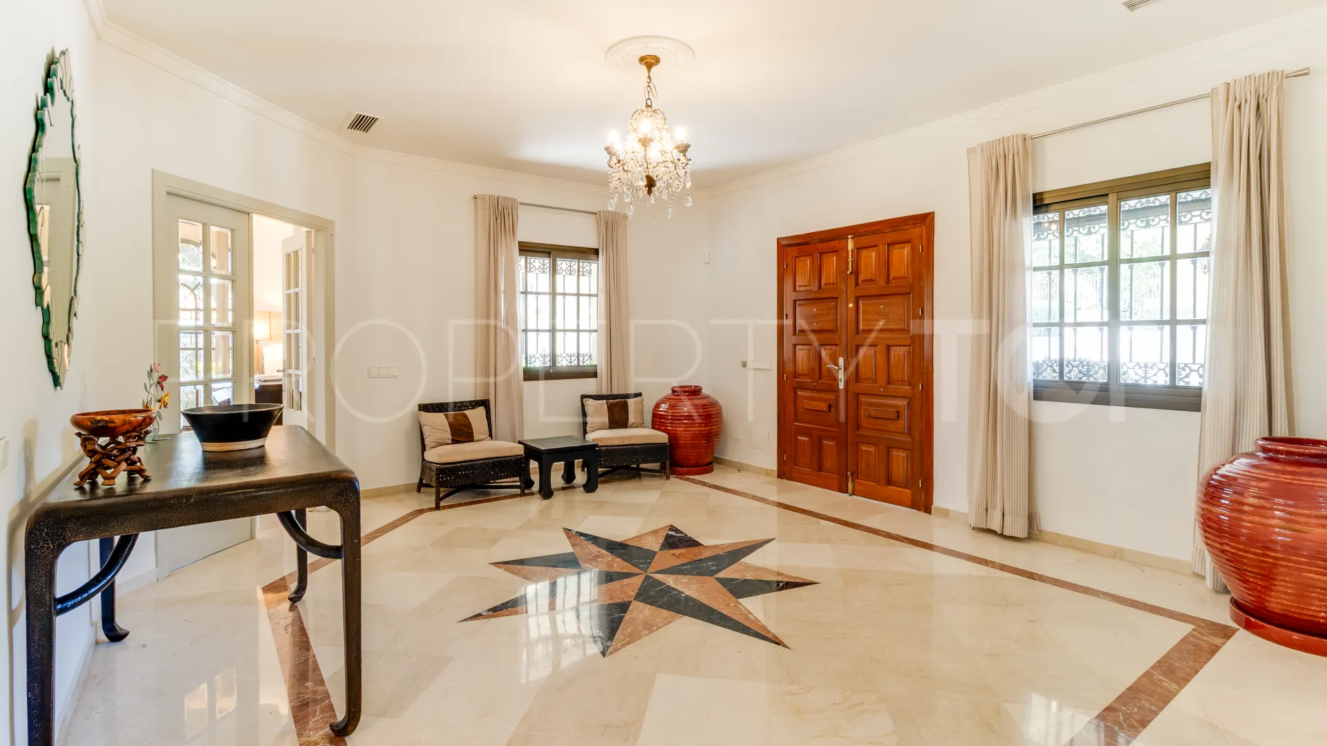 Zona D, villa de 5 dormitorios en venta