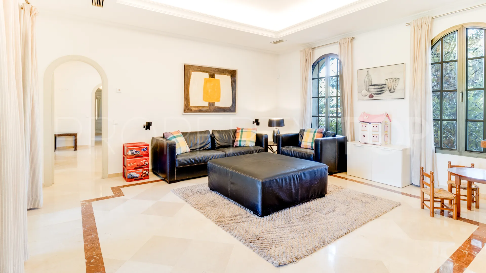 Zona D, villa de 5 dormitorios en venta