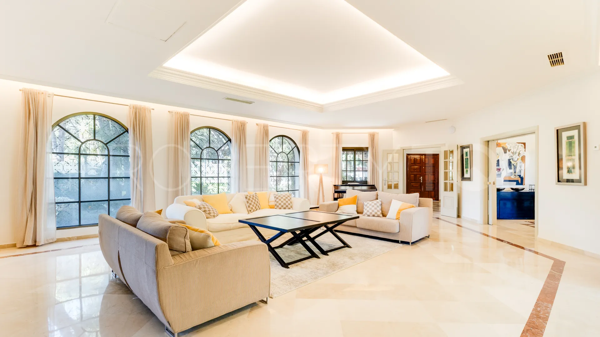 Zona D, villa de 5 dormitorios en venta